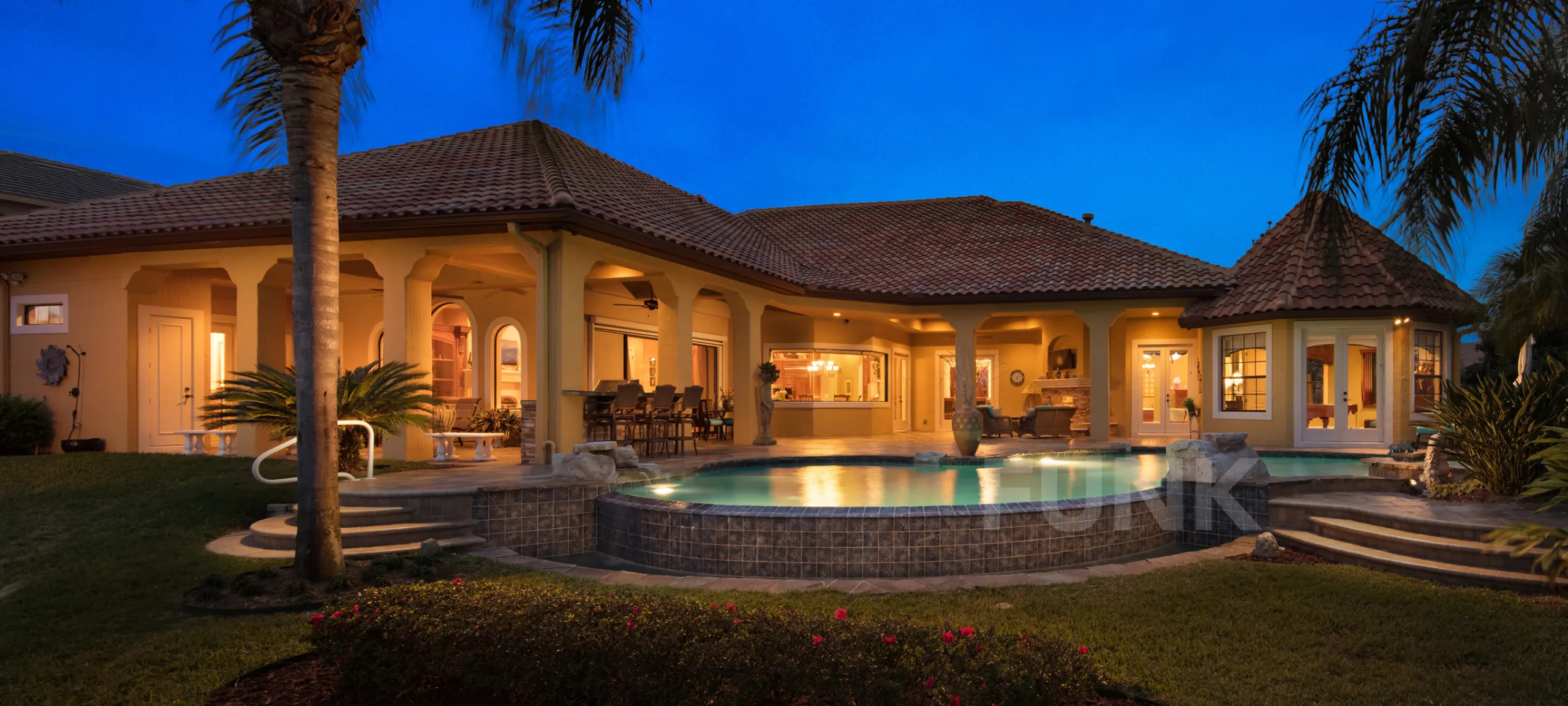 Twilight Photo of Orlando Home Outdoor Pool
